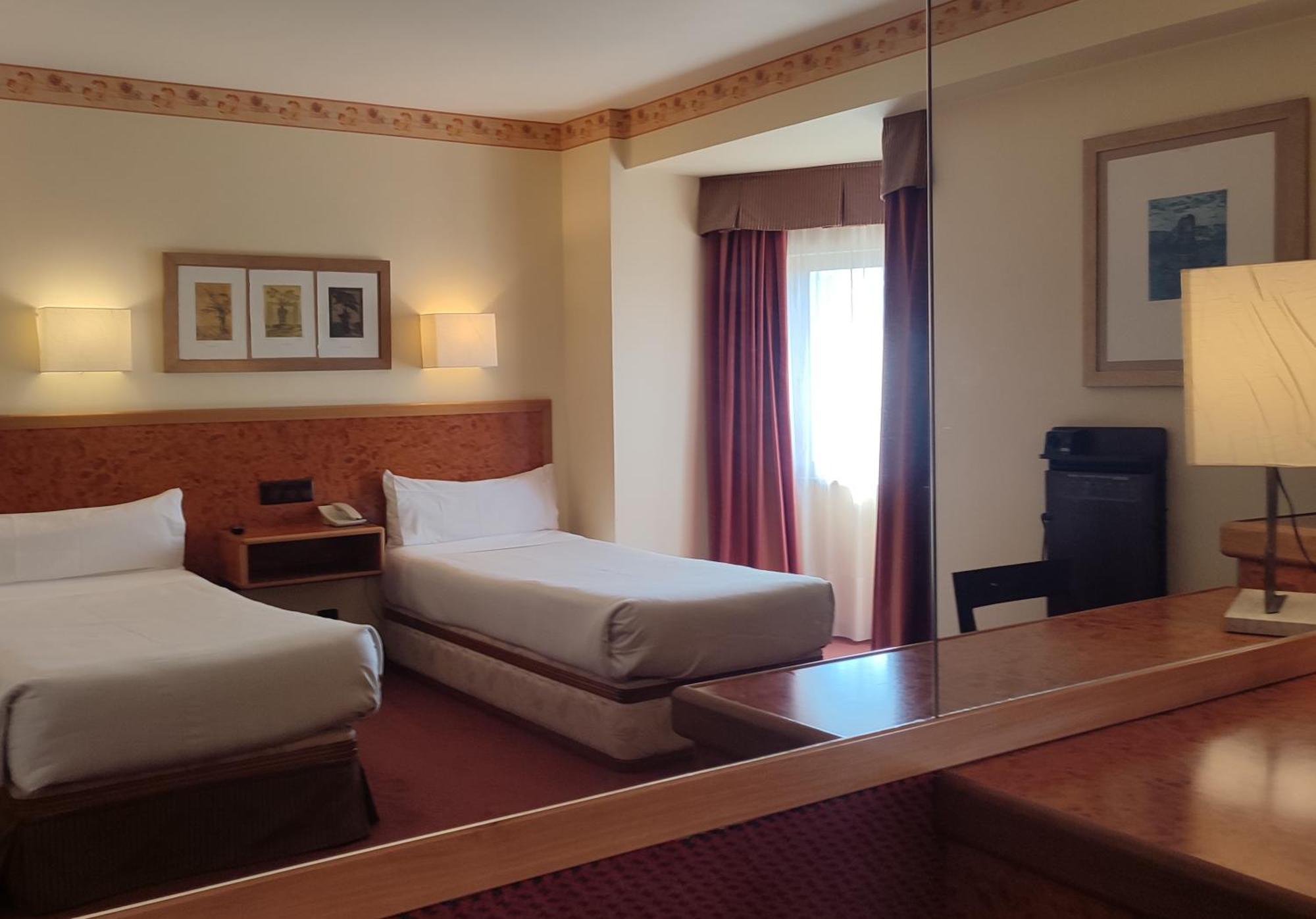 Hotel Sercotel Cuatro Postes Ávila Extérieur photo