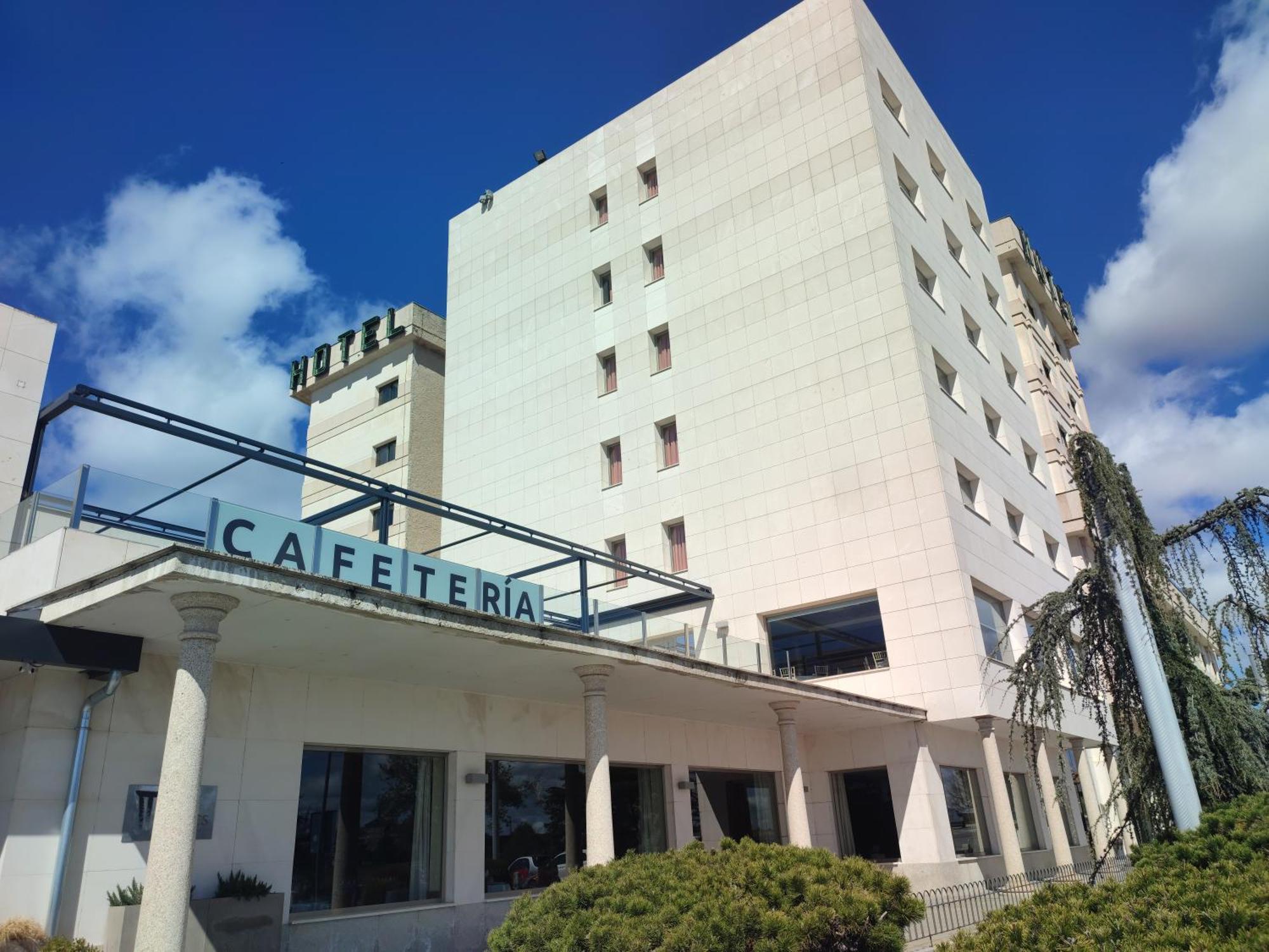 Hotel Sercotel Cuatro Postes Ávila Extérieur photo