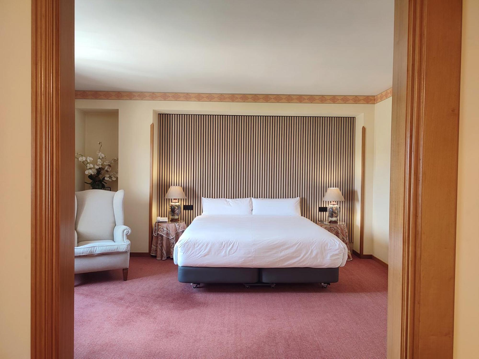 Hotel Sercotel Cuatro Postes Ávila Extérieur photo