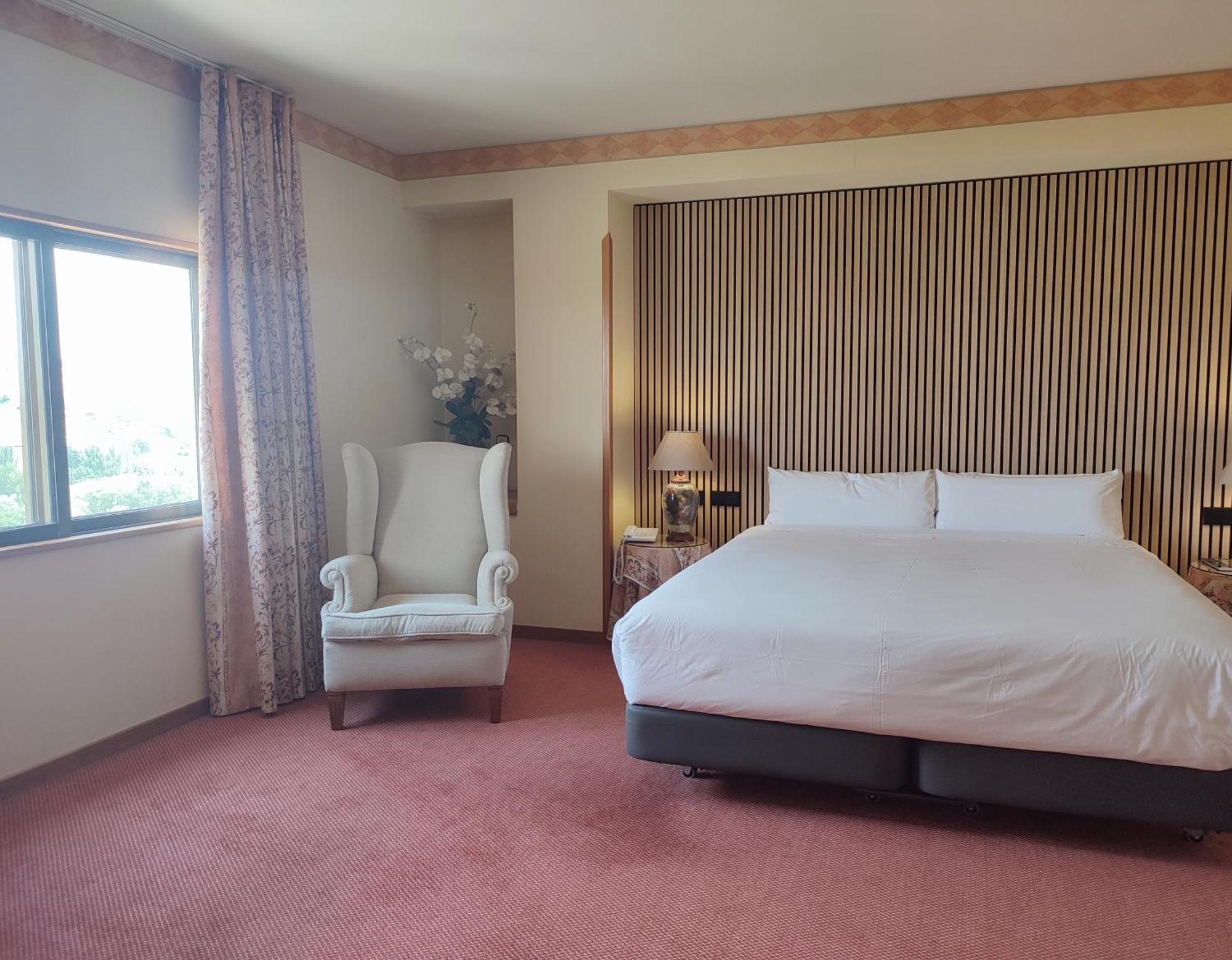 Hotel Sercotel Cuatro Postes Ávila Extérieur photo
