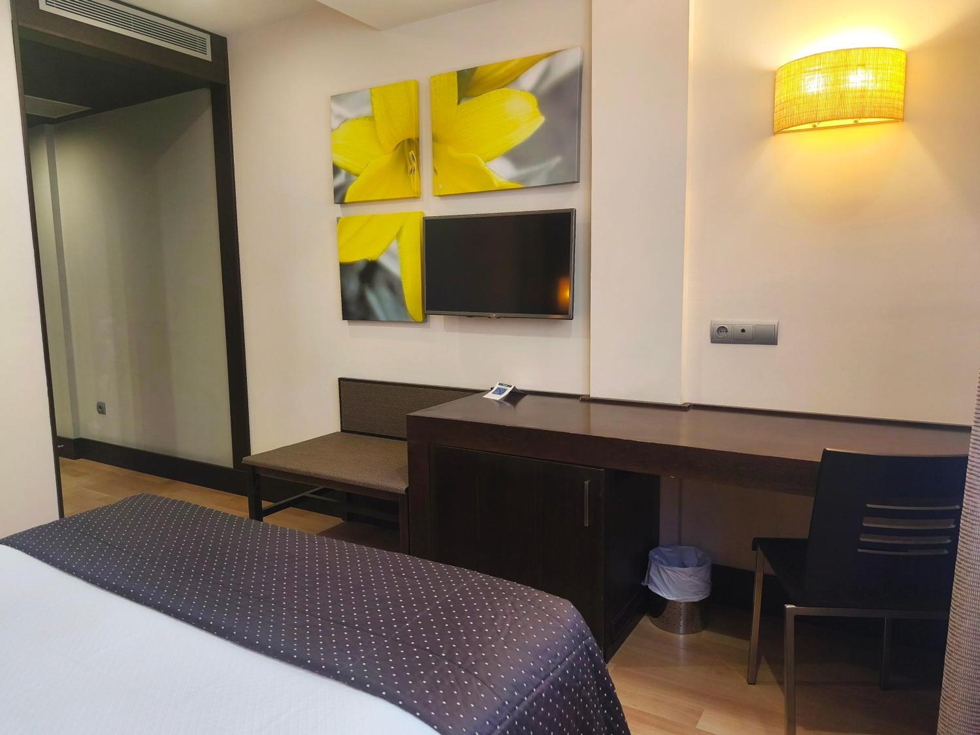 Hotel Sercotel Cuatro Postes Ávila Extérieur photo